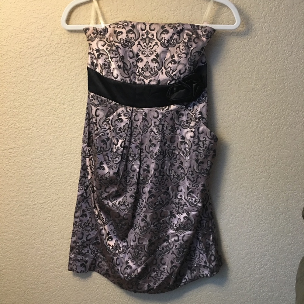 Strapless mauve metallic dress with pockets!